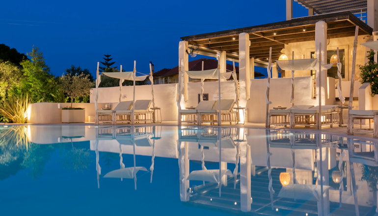 4* Crystal Waters