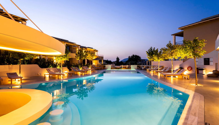 4* Crystal Waters