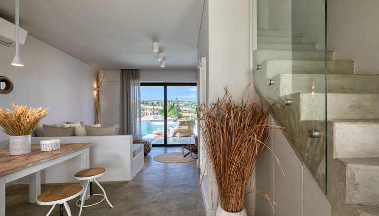 4* Crystal Waters