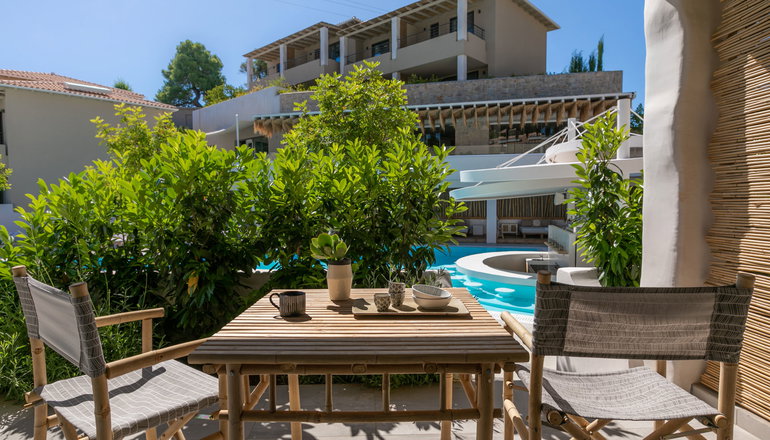 4* Crystal Waters