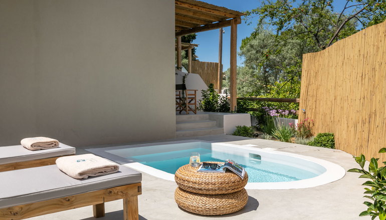 4* Crystal Waters