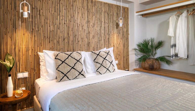 4* Crystal Waters