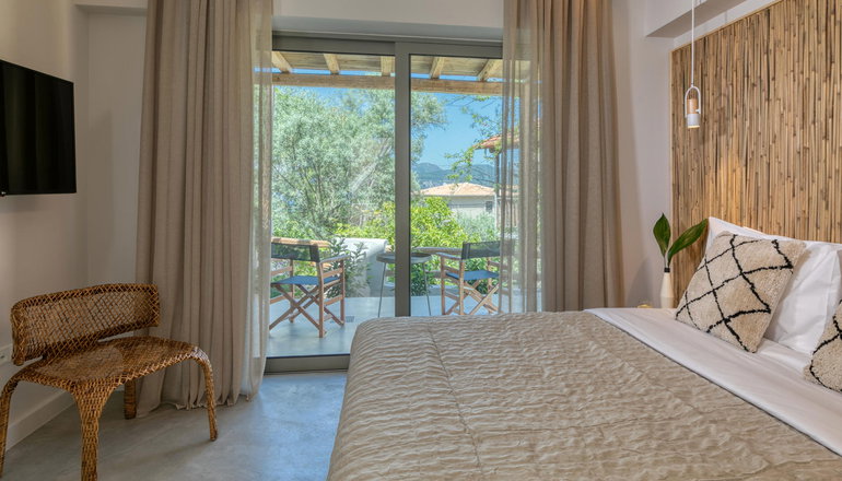 4* Crystal Waters