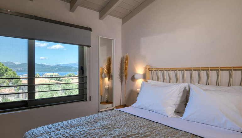 4* Crystal Waters