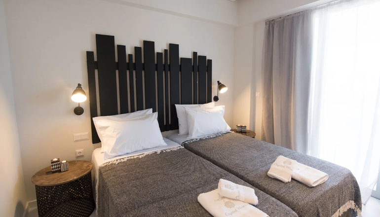 4* Crystal Waters