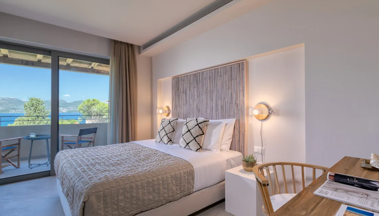 4* Crystal Waters