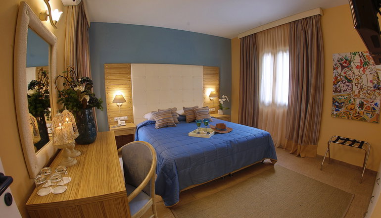4* Dolphin Bay Seaside Resort & Suites - Γαλησσάς, Σύρος