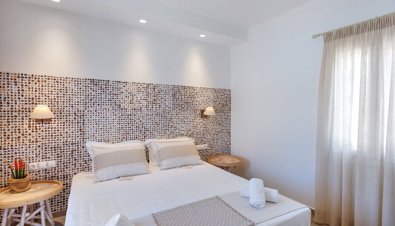 4* Dolphin Bay Seaside Resort & Suites - Γαλησσάς, Σύρος