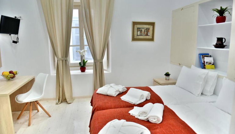 4* Douskos Port House