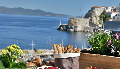 4* Douskos Port House