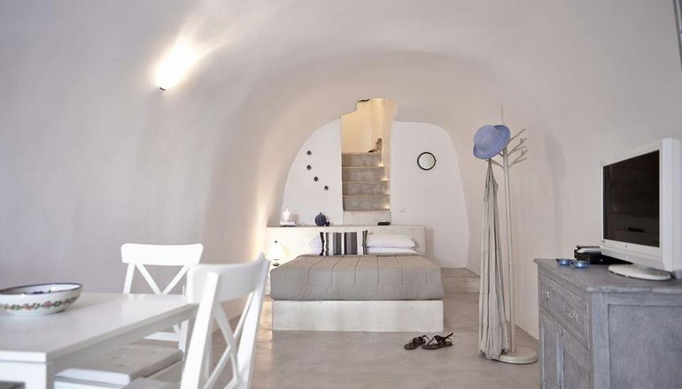 4* Ducato di Oia Santorini