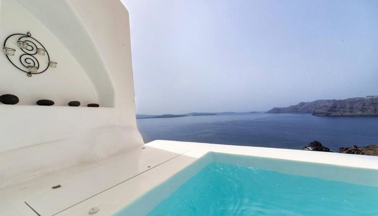 4* Ducato di Oia Santorini