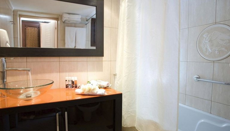 4* Enodia Hotel