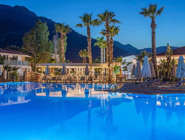 4* Golden Coast Hotel & Bungalows
