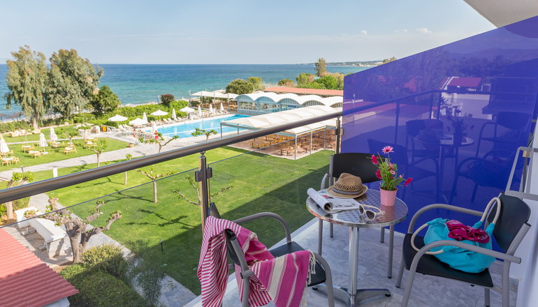4* Golden Coast Hotel & Bungalows