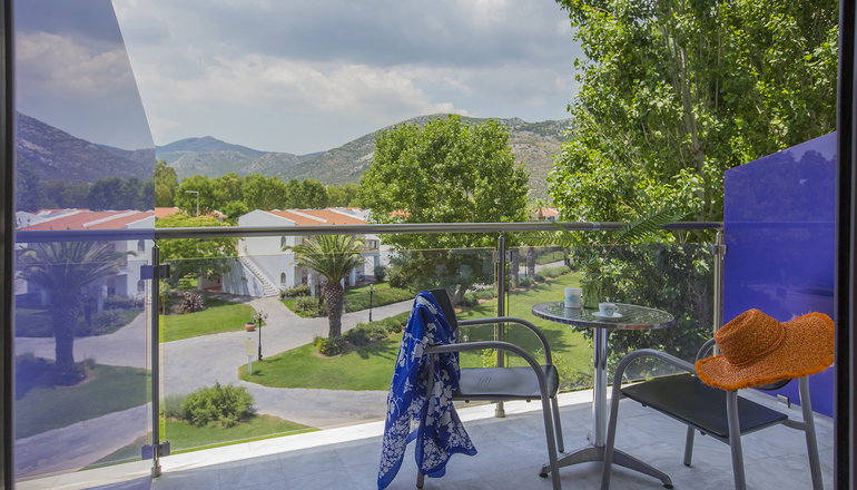 4* Golden Coast Hotel & Bungalows