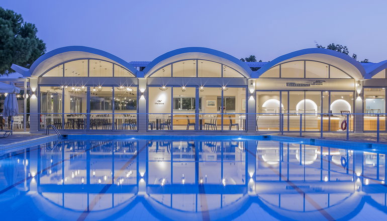4* Golden Coast Hotel & Bungalows