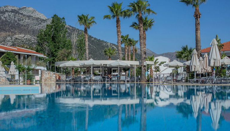 4* Golden Coast Hotel & Bungalows