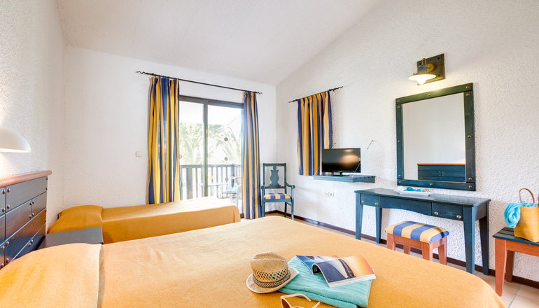 4* Golden Coast Hotel & Bungalows