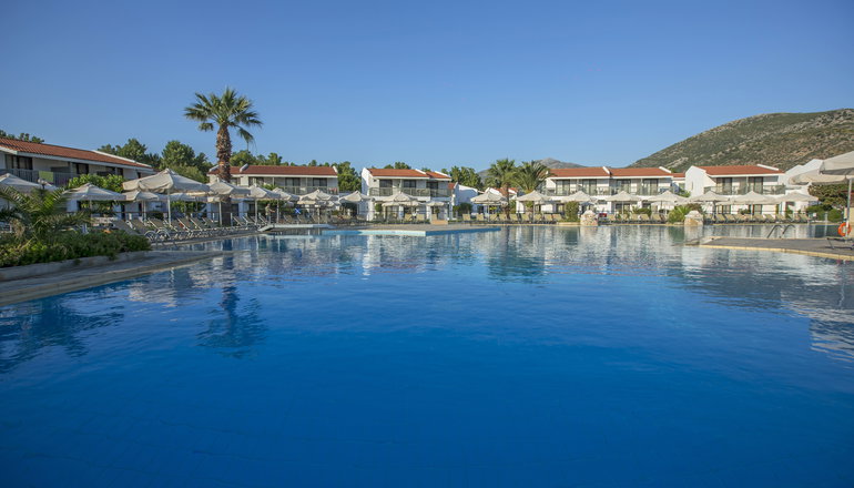 4* Golden Coast Hotel & Bungalows