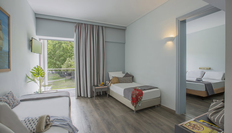 4* Golden Coast Hotel & Bungalows