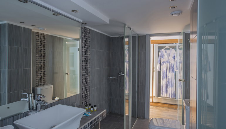 4* Golden Coast Hotel & Bungalows