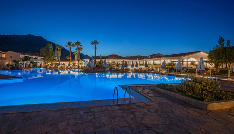 4* Golden Coast Hotel & Bungalows