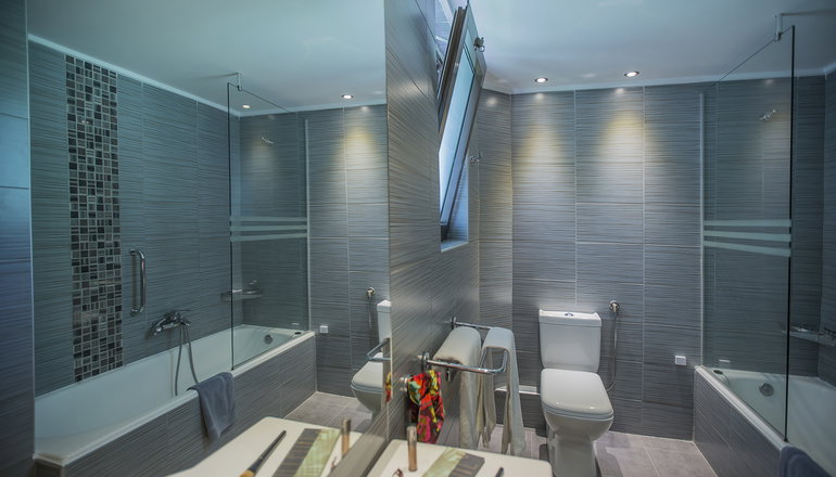 4* Golden Coast Hotel & Bungalows