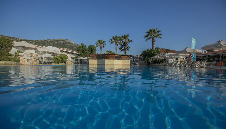 4* Golden Coast Hotel & Bungalows