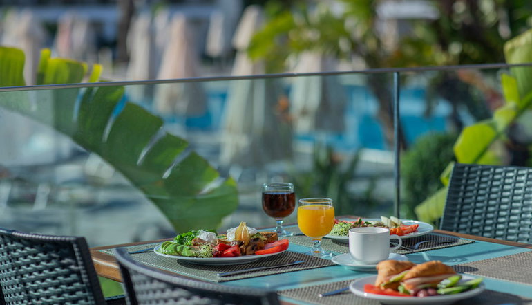 4* Golden Coast Hotel & Bungalows