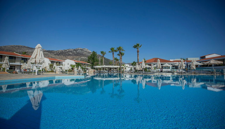4* Golden Coast Hotel & Bungalows