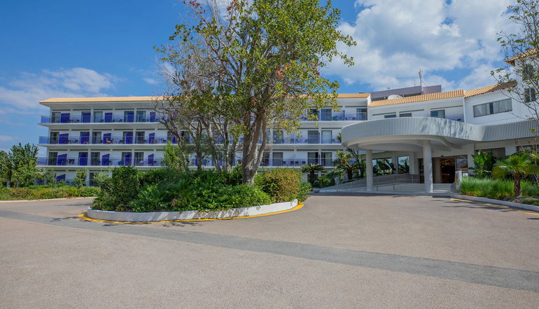 4* Golden Coast Hotel & Bungalows