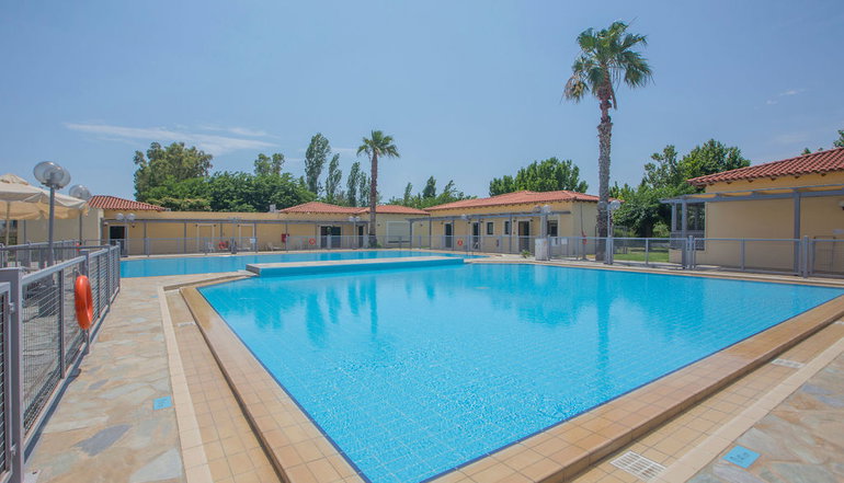 4* Golden Coast Hotel & Bungalows