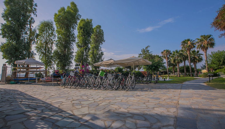 4* Golden Coast Hotel & Bungalows
