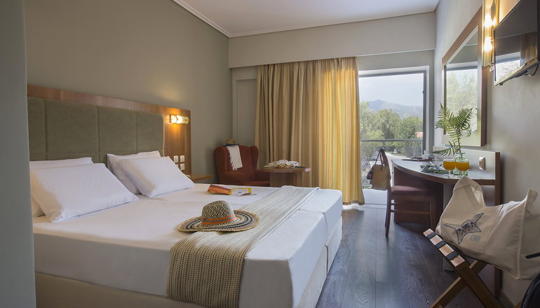 4* Golden Coast Hotel & Bungalows