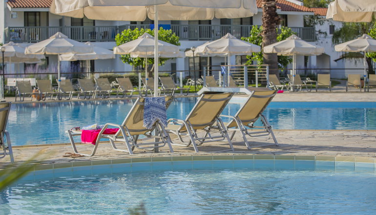 4* Golden Coast Hotel & Bungalows