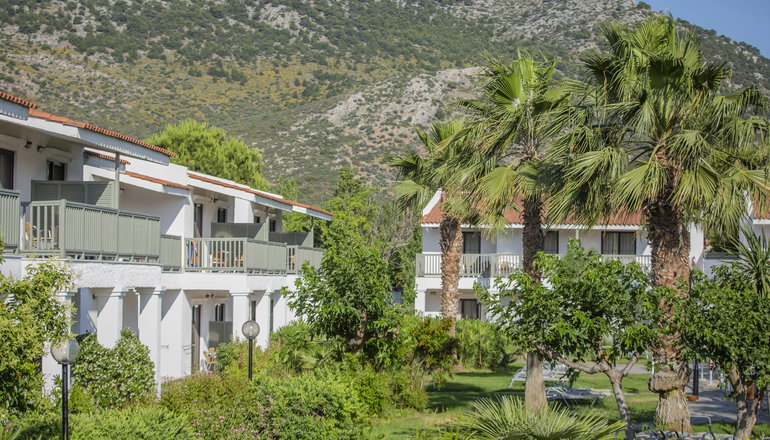 4* Golden Coast Hotel & Bungalows