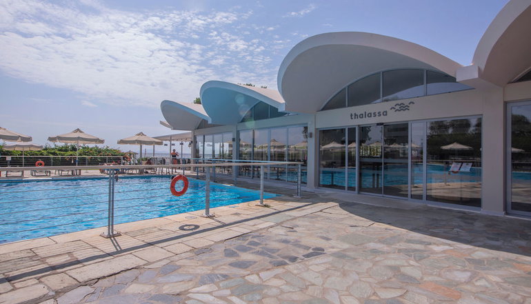 4* Golden Coast Hotel & Bungalows