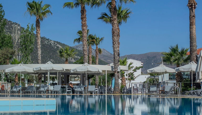 4* Golden Coast Hotel & Bungalows