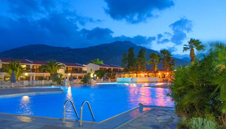 4* Golden Coast Hotel & Bungalows