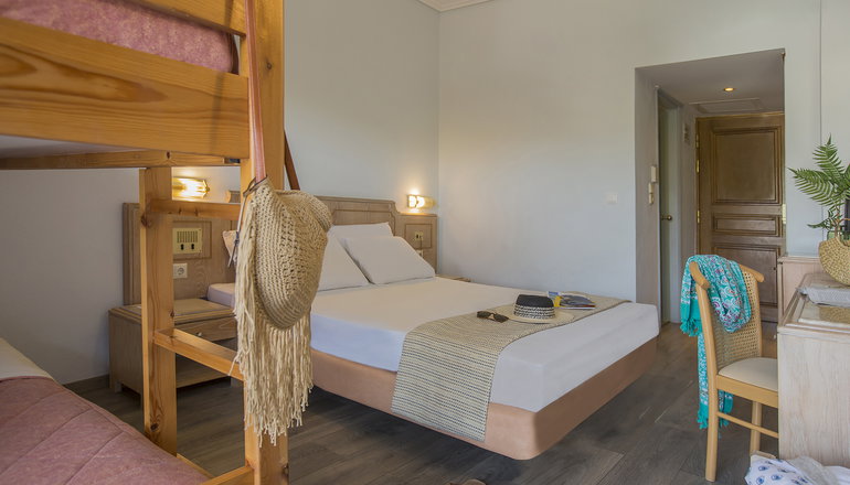4* Golden Coast Hotel & Bungalows