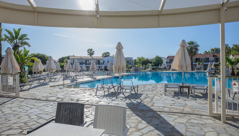 4* Golden Coast Hotel & Bungalows