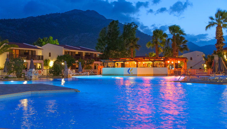 4* Golden Coast Hotel & Bungalows