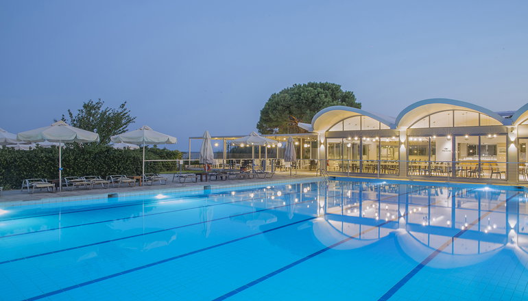 4* Golden Coast Hotel & Bungalows