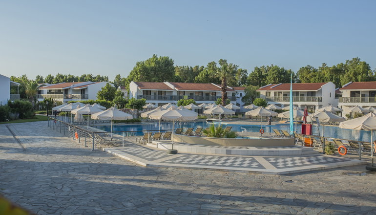 4* Golden Coast Hotel & Bungalows