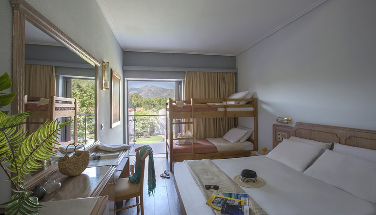 4* Golden Coast Hotel & Bungalows