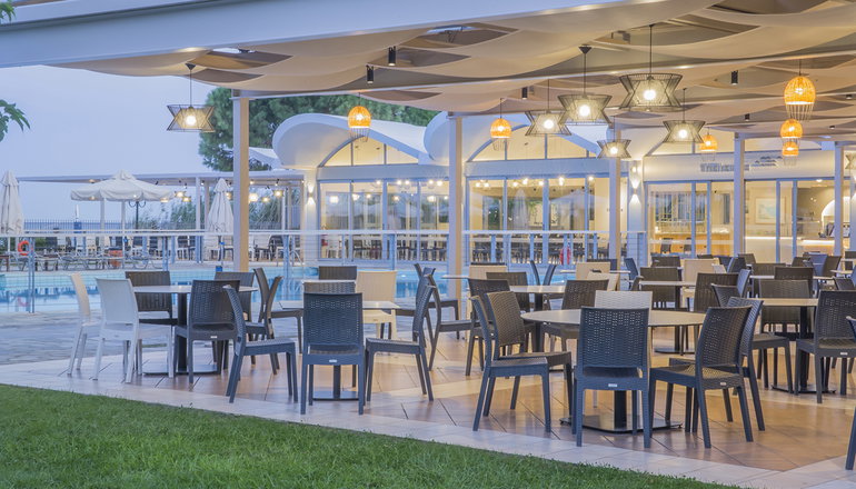 4* Golden Coast Hotel & Bungalows