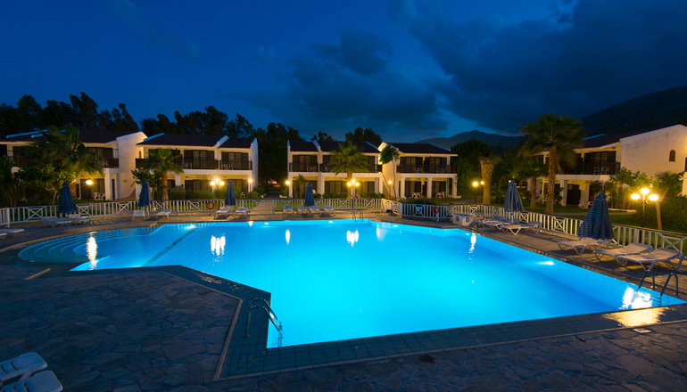 4* Golden Coast Hotel & Bungalows