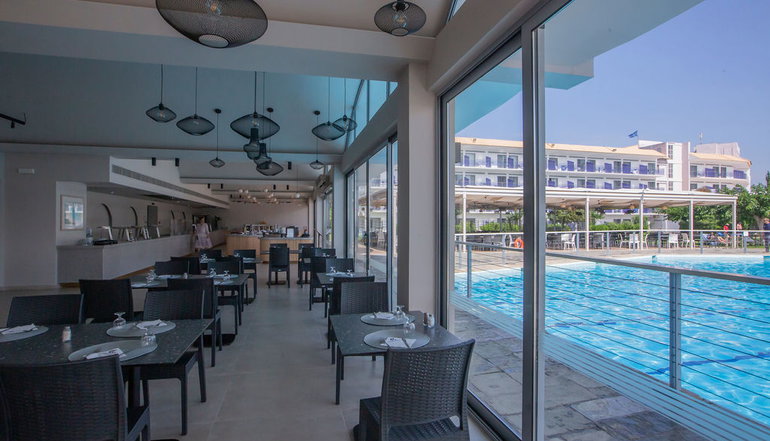 4* Golden Coast Hotel & Bungalows