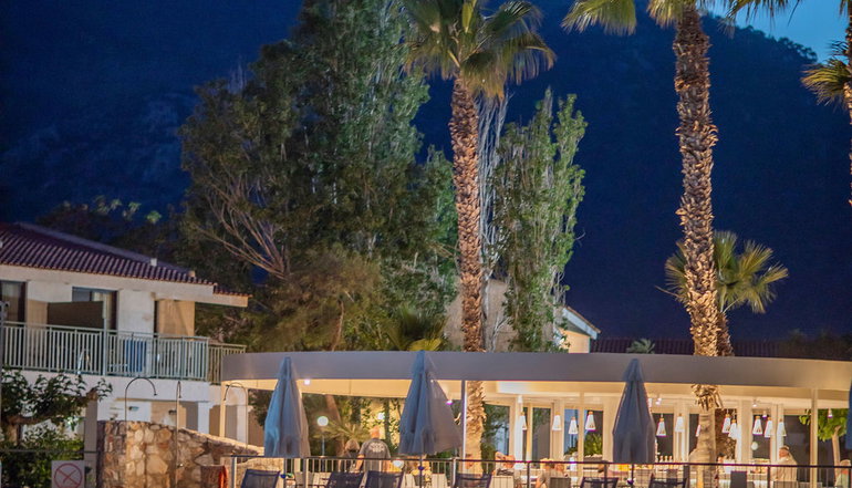 4* Golden Coast Hotel & Bungalows